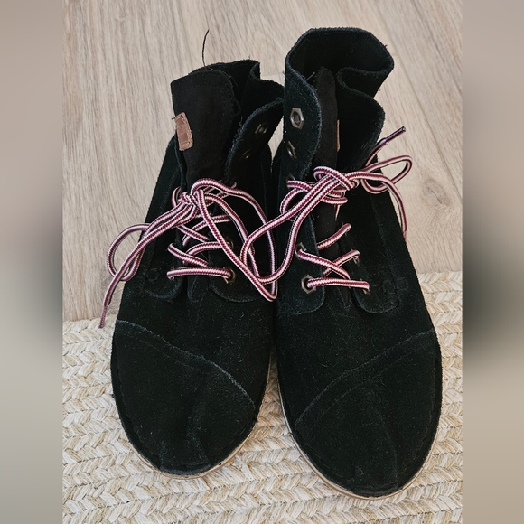TOMS Womens Tomboy Boot Size 8.5 Black Suede Lace Up Boho Hipster Combat Bootie - Picture 7 of 8